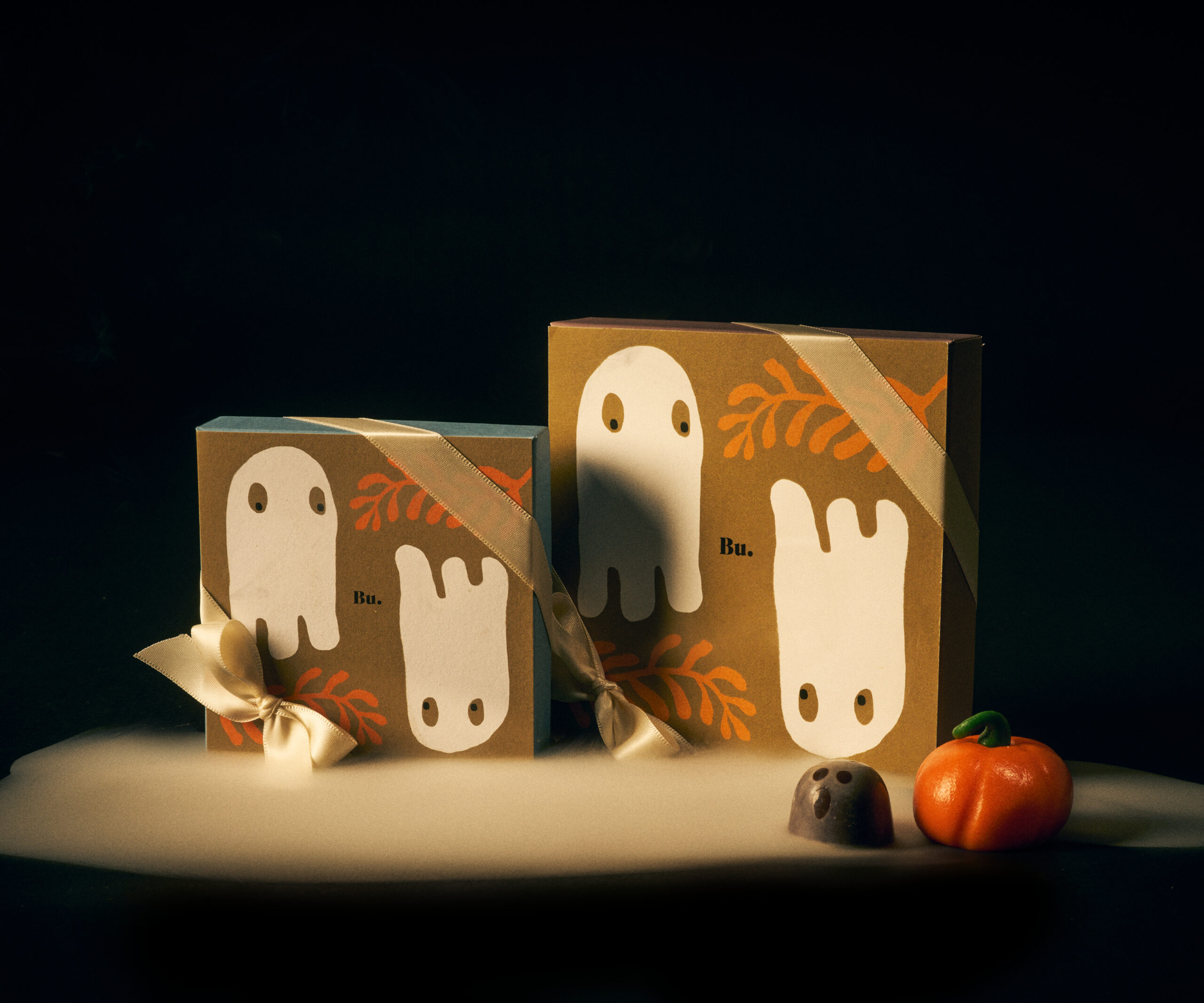 Halloween ask med handgjuten spökpralin